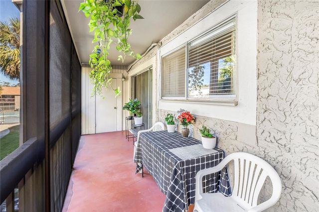 6308 NEWTOWN CIRCLE 8B2, Tampa, FL 33615