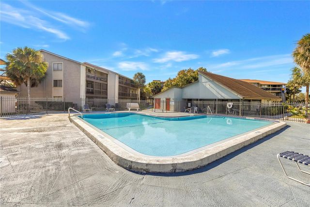 6308 NEWTOWN CIRCLE 8B2, Tampa, FL 33615