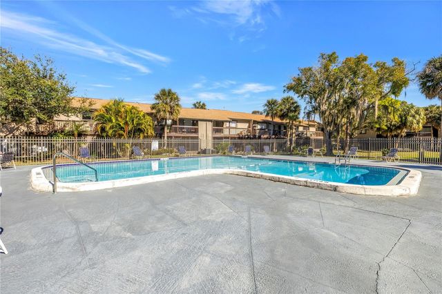 6308 NEWTOWN CIRCLE 8B2, Tampa, FL 33615