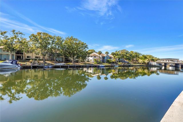 6308 NEWTOWN CIRCLE 8B2, Tampa, FL 33615