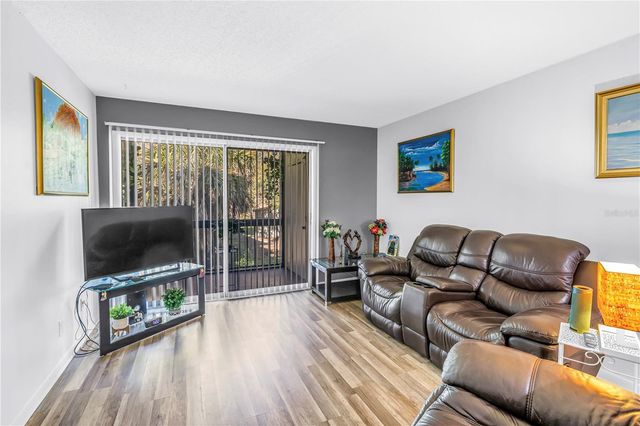 6308 NEWTOWN CIRCLE 8B2, Tampa, FL 33615