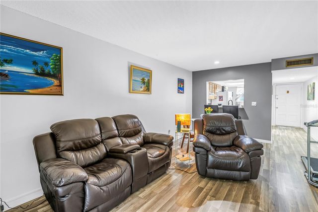 6308 NEWTOWN CIRCLE 8B2, Tampa, FL 33615