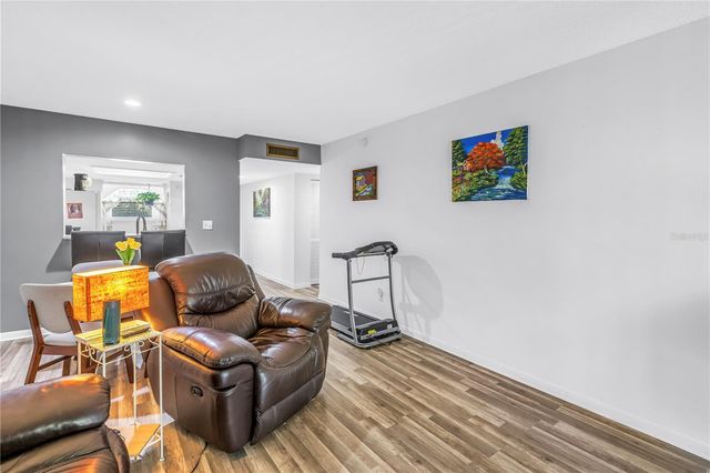 6308 NEWTOWN CIRCLE 8B2, Tampa, FL 33615