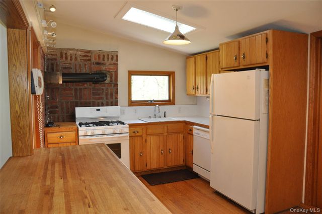 550 Browning Road, Salt Point, NY 12578