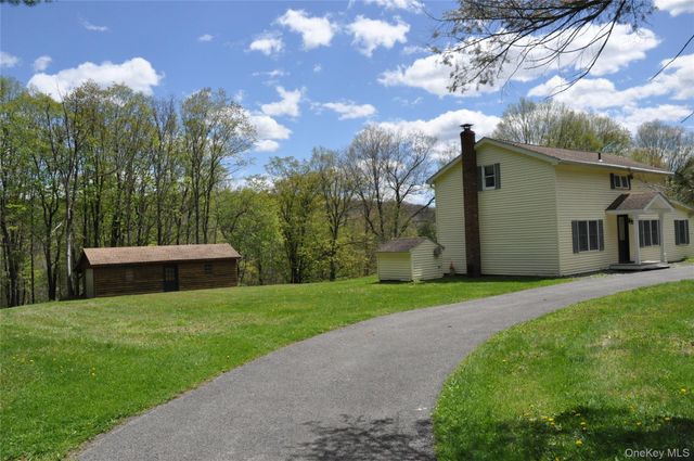 550 Browning Road, Salt Point, NY 12578