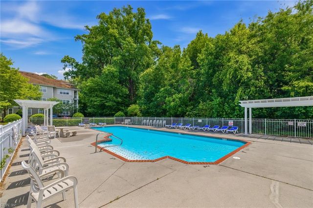 5304 Warminster Dr Unit 303, Virginia Beach, VA 23455
