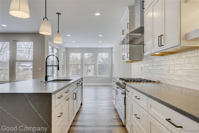 2418 Shenandoah Drive, Royal Oak, MI 48073