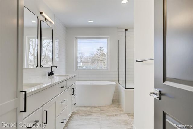 2418 Shenandoah Drive, Royal Oak, MI 48073