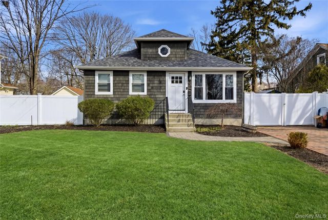 205 Oak Street, Patchogue, NY 11772