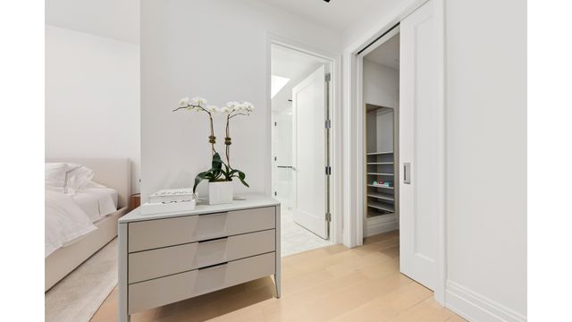 108 Leonard St Apt 8P, New York City, NY 10013