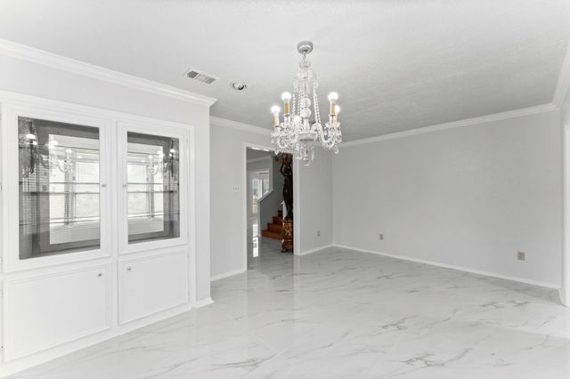 606 Pinebrook Lane, Baytown, TX 77521