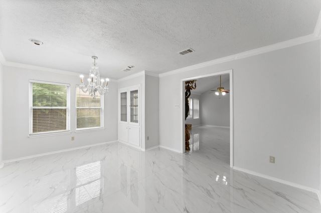 606 Pinebrook Lane, Baytown, TX 77521