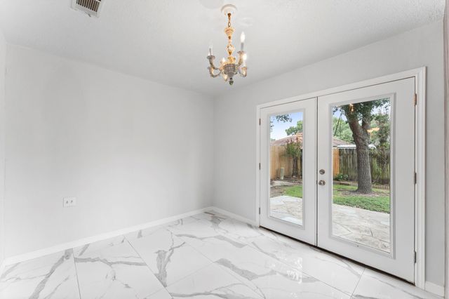 606 Pinebrook Lane, Baytown, TX 77521