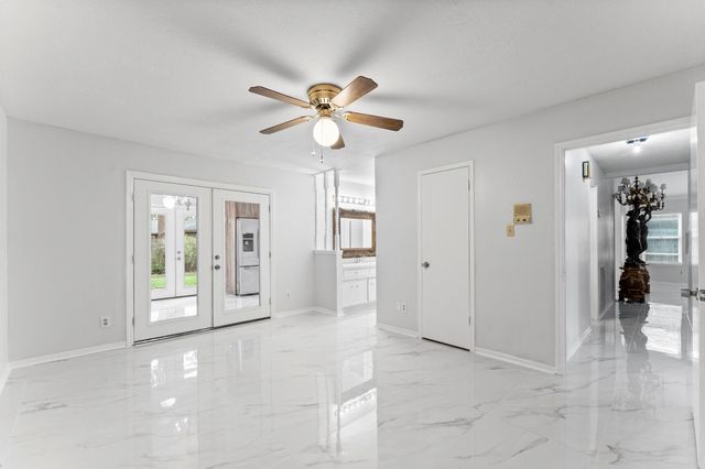 606 Pinebrook Lane, Baytown, TX 77521