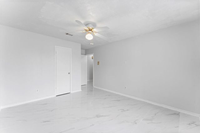606 Pinebrook Lane, Baytown, TX 77521