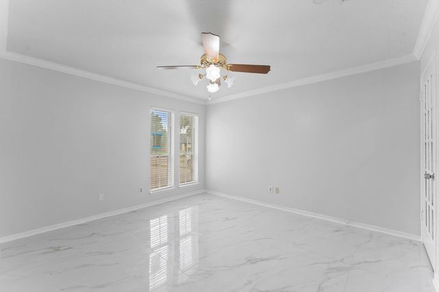 606 Pinebrook Lane, Baytown, TX 77521