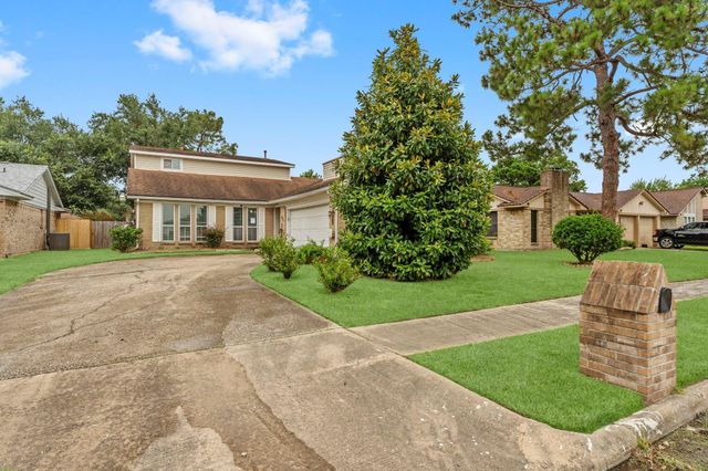 606 Pinebrook Lane, Baytown, TX 77521