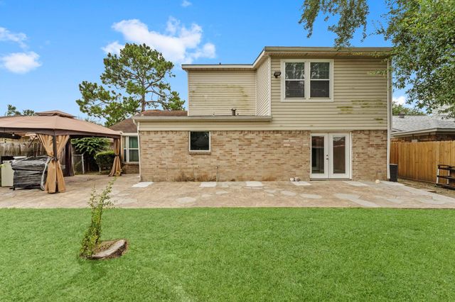 606 Pinebrook Lane, Baytown, TX 77521