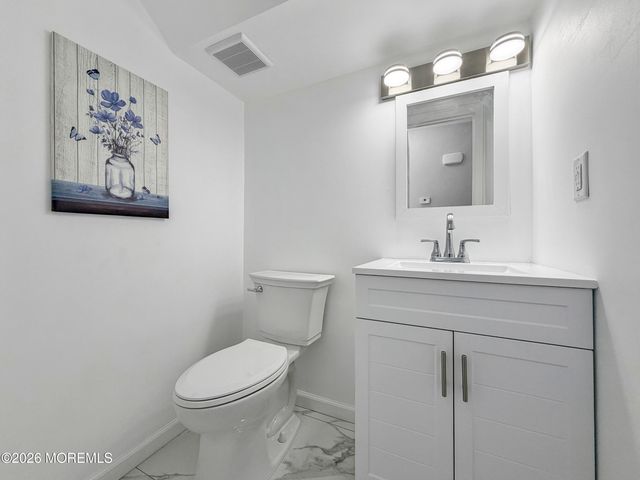 2003 Meadowlands Court, Toms River, NJ 08755