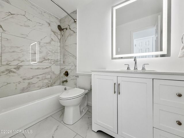 2003 Meadowlands Court, Toms River, NJ 08755