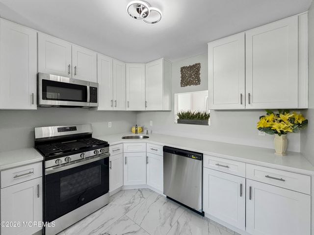 2003 Meadowlands Court, Toms River, NJ 08755