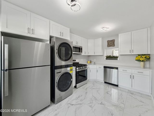 2003 Meadowlands Court, Toms River, NJ 08755