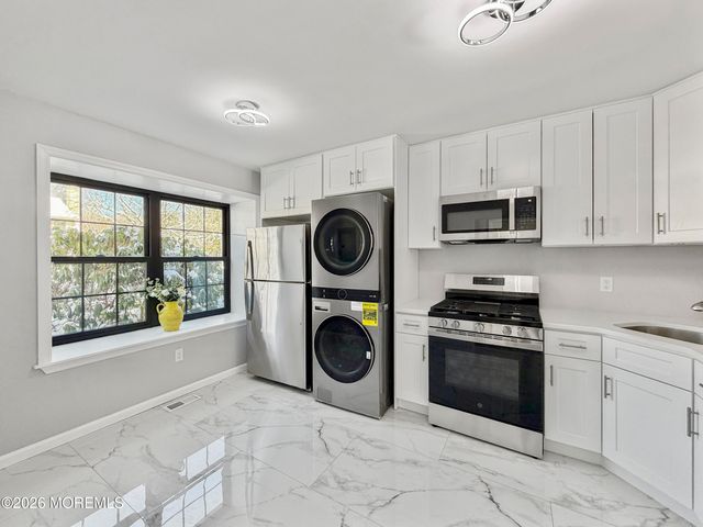 2003 Meadowlands Court, Toms River, NJ 08755