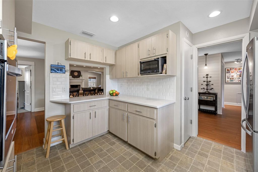 Image 16 of property listing at 1730 IDLE DRIVE, Clearwater, FL 33756