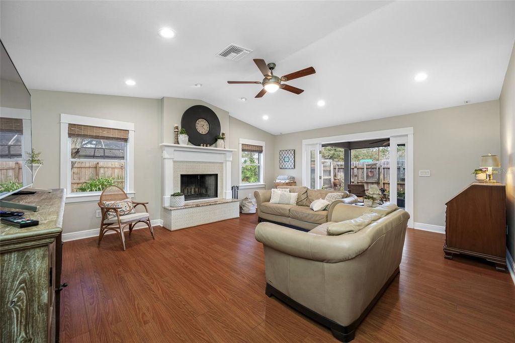 Image 19 of property listing at 1730 IDLE DRIVE, Clearwater, FL 33756