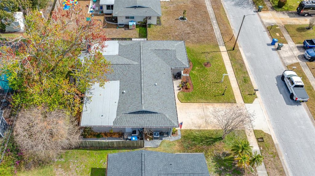 Image 10 of property listing at 1730 IDLE DRIVE, Clearwater, FL 33756