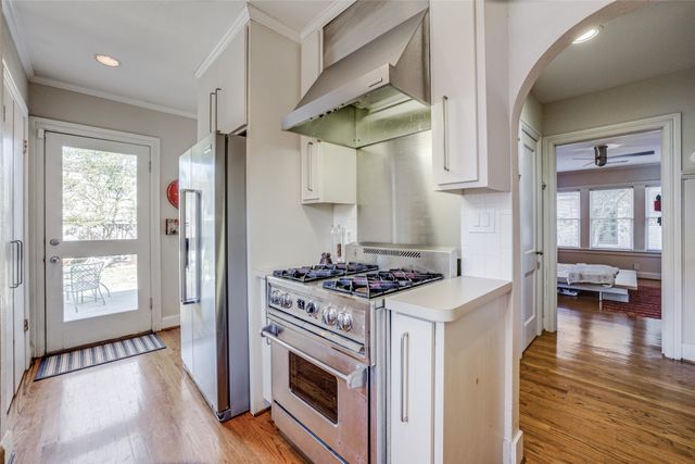 6423 Velasco Avenue, Dallas, TX 75214