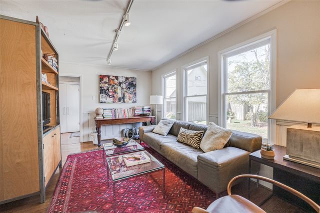 6423 Velasco Avenue, Dallas, TX 75214