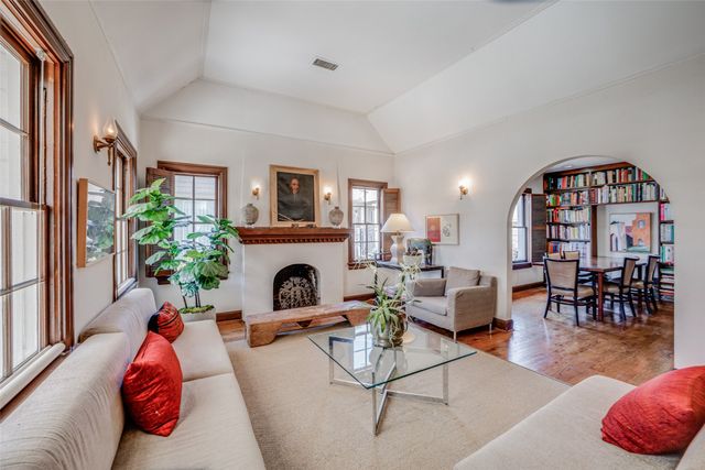 6423 Velasco Avenue, Dallas, TX 75214