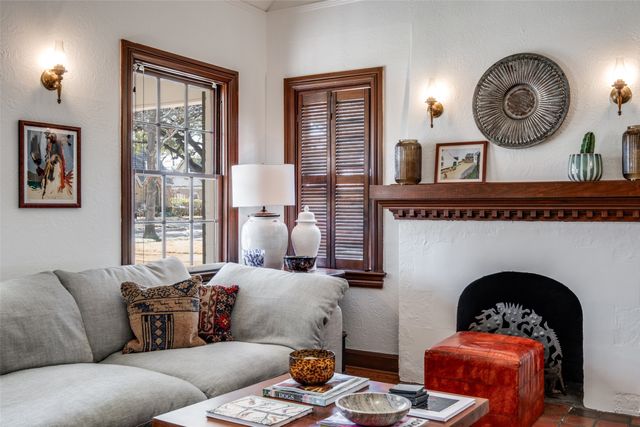 6423 Velasco Avenue, Dallas, TX 75214