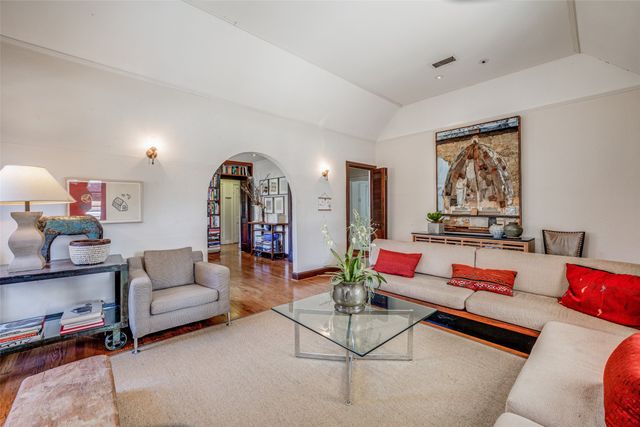 6423 Velasco Avenue, Dallas, TX 75214