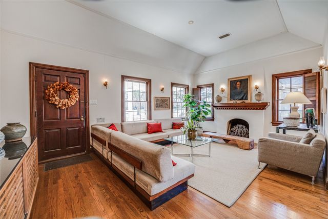 6423 Velasco Avenue, Dallas, TX 75214