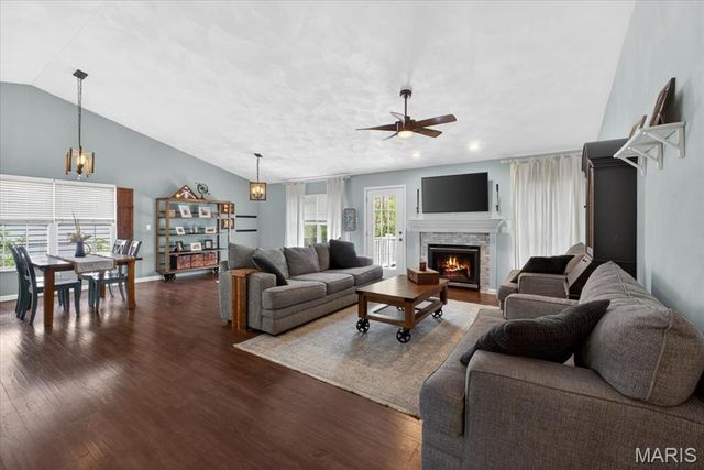 152 Gall Road, Columbia, IL 62236