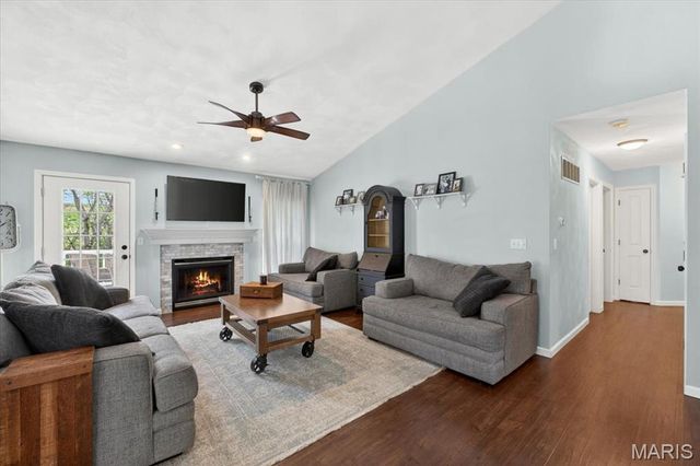 152 Gall Road, Columbia, IL 62236