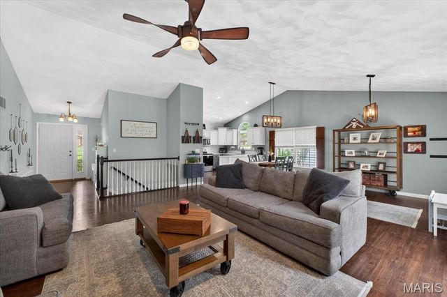 152 Gall Road, Columbia, IL 62236