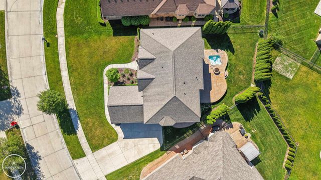 19060 Bedford Drive, Clinton Twp, MI 48038