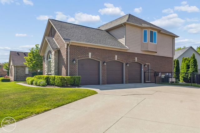 19060 Bedford Drive, Clinton Twp, MI 48038