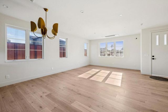 577 Creekside Court, Half Moon Bay, CA 94019