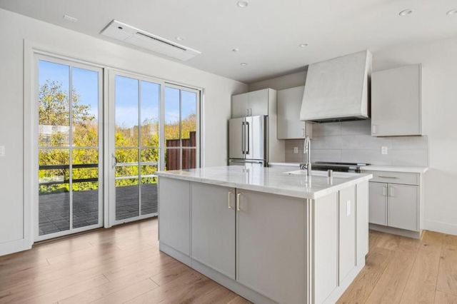 577 Creekside Court, Half Moon Bay, CA 94019