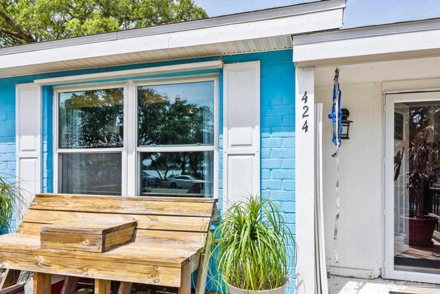 424 Gibbs Rd, Pensacola, FL 32507