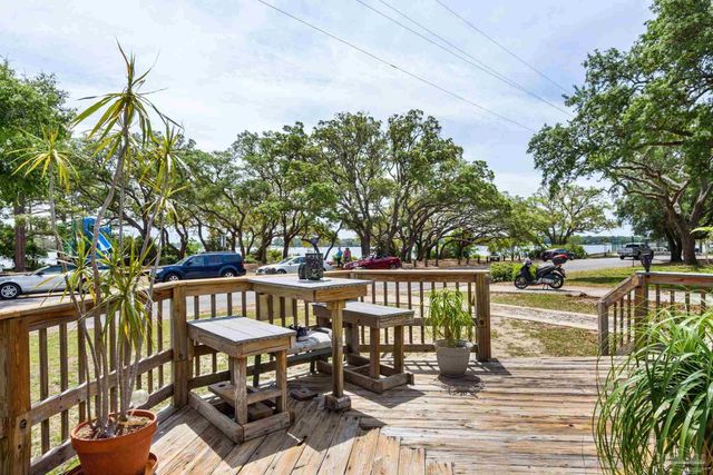 424 Gibbs Rd, Pensacola, FL 32507