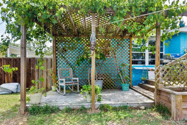 424 Gibbs Rd, Pensacola, FL 32507