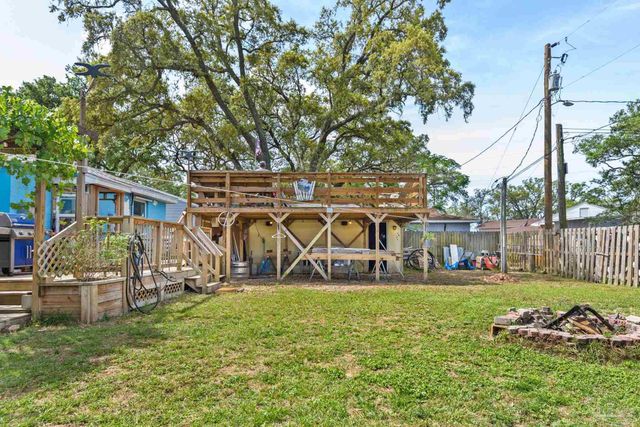 424 Gibbs Rd, Pensacola, FL 32507