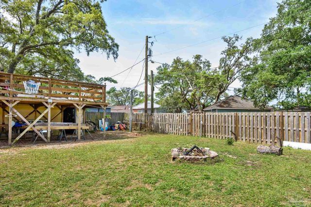 424 Gibbs Rd, Pensacola, FL 32507