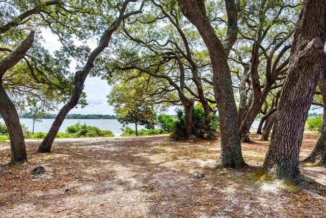 424 Gibbs Rd, Pensacola, FL 32507