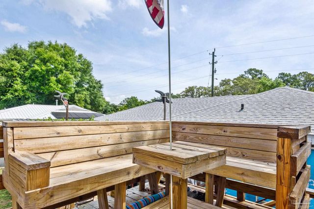 424 Gibbs Rd, Pensacola, FL 32507